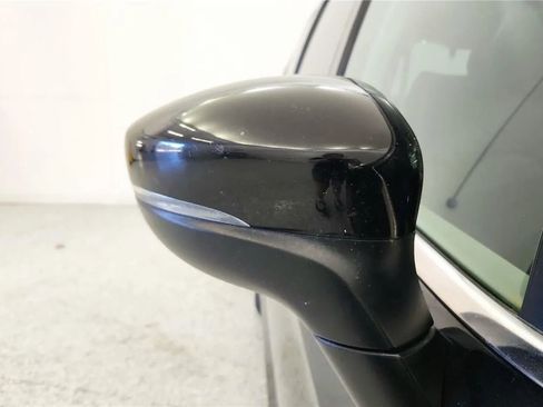 Used 2023 Chrysler Pacifica Touring-L FWD image 18