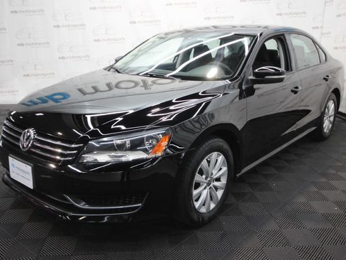 Used 2013 Volkswagen Passat 2.5 S FWD image 1