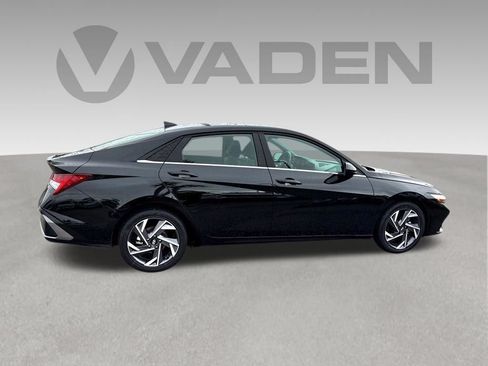 Used 2025 Hyundai Elantra SEL FWD image 25