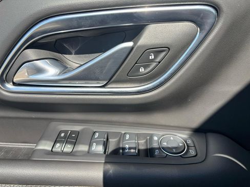 Used 2024 Chevrolet Tahoe Premier w/ Premium Package image 17