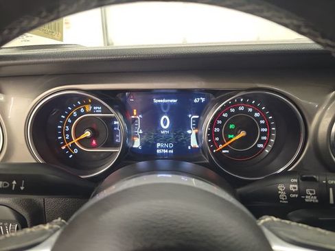 Used 2019 Jeep Wrangler Unlimited Sahara AWD/4WD image 28