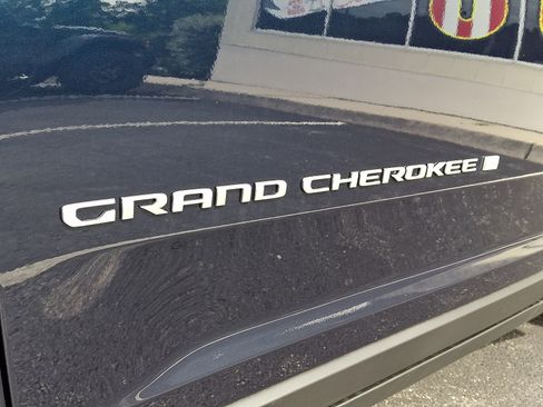 New 2026 Jeep Grand Cherokee Limited AWD/4WD image 18