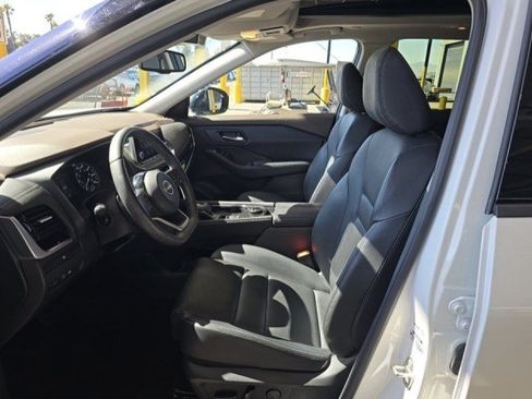 Used 2023 Nissan Rogue SL AWD/4WD image 3