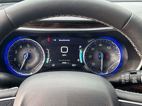 Used 2024 Chrysler Pacifica Limited image 25