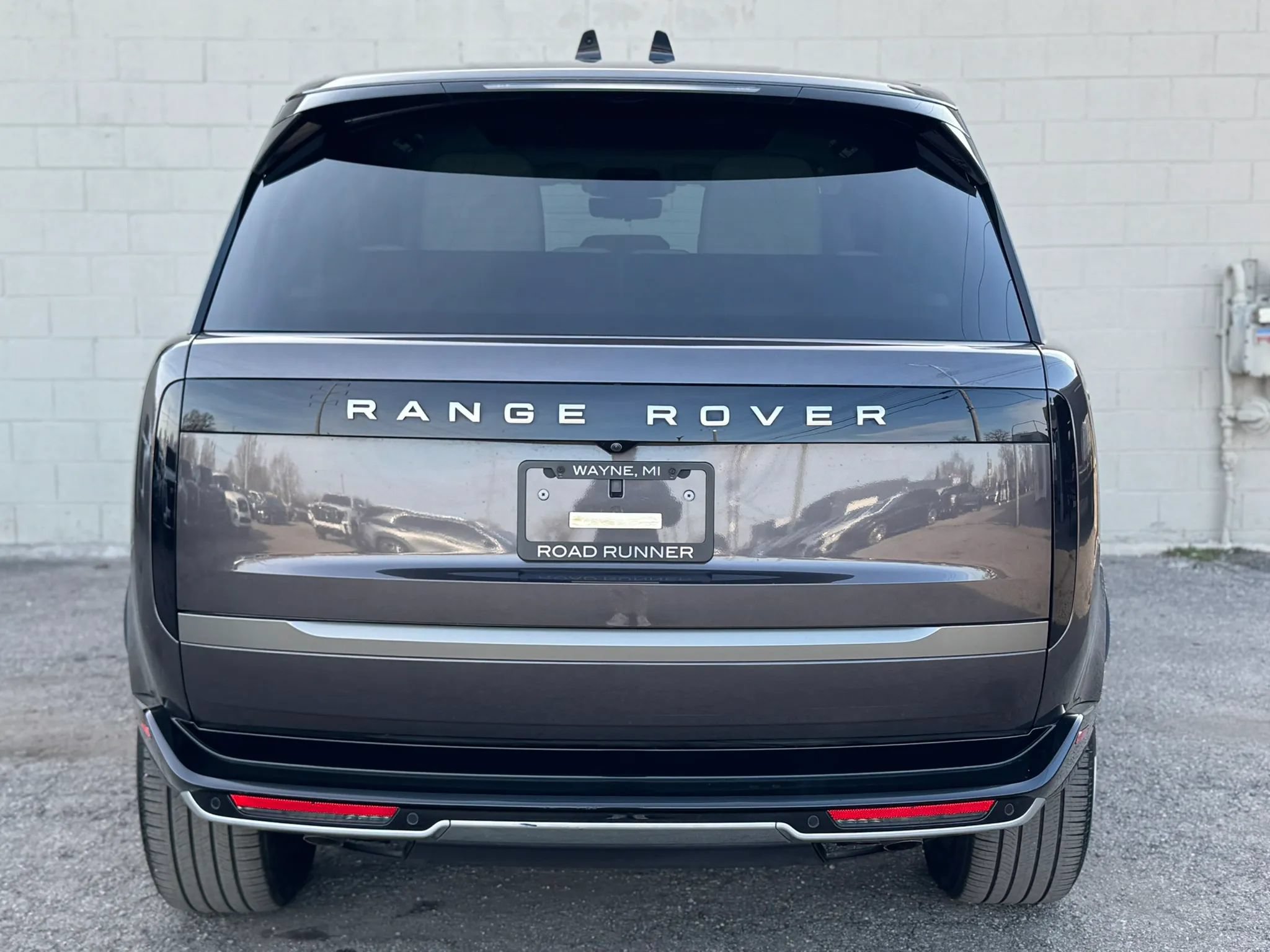 Used 2025 Land Rover Range Rover Long Wheelbase SE AWD/4WD image 7