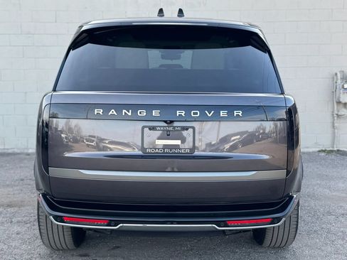 Used 2025 Land Rover Range Rover Long Wheelbase SE AWD/4WD image 7