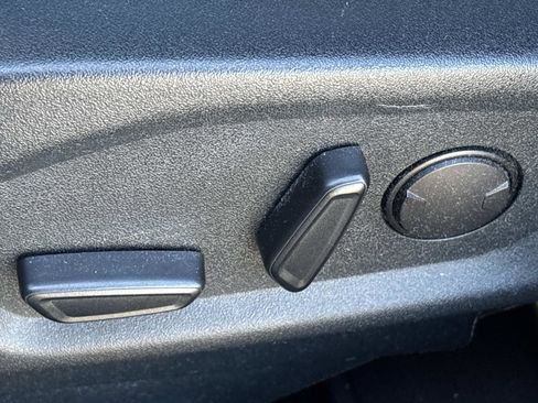 Used 2019 Ford Explorer XLT w/ Equipment Group 202A image 13