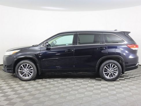 Used 2018 Toyota Highlander XLE image 18