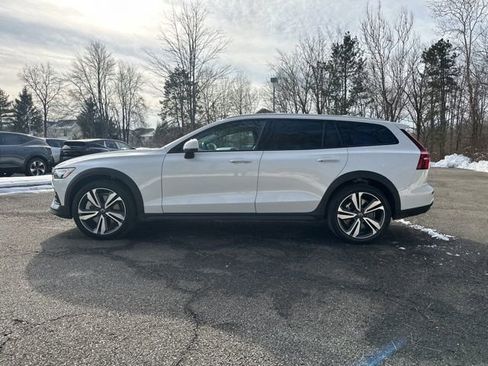Certified 2025 Volvo V60 B5 Cross Country Plus image 5