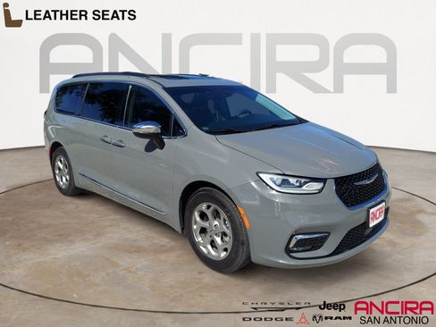Used 2023 Chrysler Pacifica Limited FWD image 1