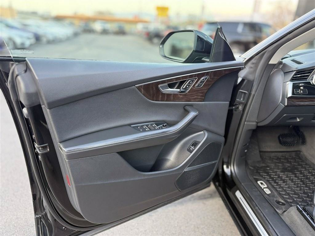 Used 2022 Audi Q8 Prestige w/ Prestige Package AWD/4WD image 16