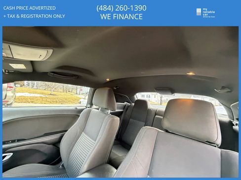 Used 2015 Dodge Challenger SXT image 18