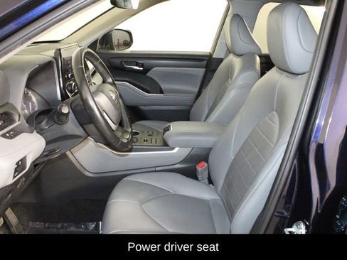Used 2023 Toyota Highlander XLE image 11