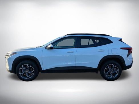 Used 2025 Chevrolet Trax LT w/ LT Convenience Package FWD image 7
