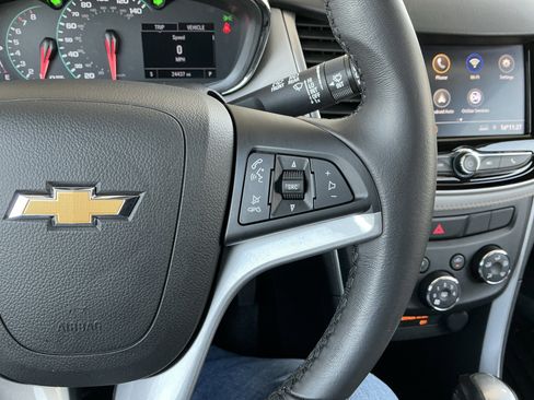 Used 2022 Chevrolet Trax LT w/ LT Convenience Package image 13