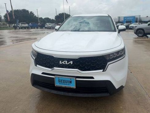 Used 2023 Kia Sorento LX FWD image 3