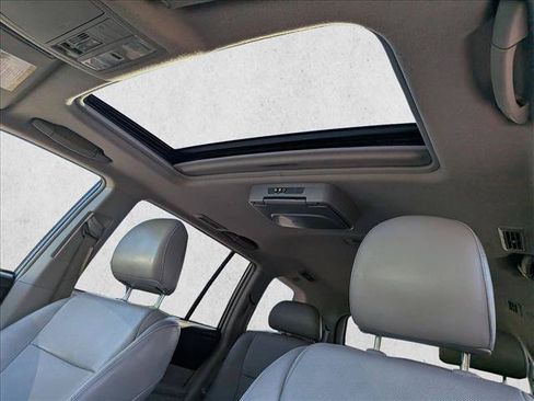 Used 2011 Toyota Highlander Limited w/ Tow Pkg AWD/4WD image 16