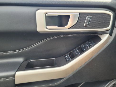 Used 2023 Ford Explorer XLT image 26