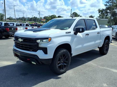 Used 2022 Chevrolet Silverado 1500 LT Trail Boss w/ LT Trail Boss Premium Package AWD/4WD image 3
