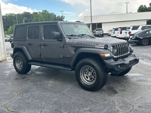 Used 2025 Jeep Wrangler Unlimited Sport AWD/4WD image 4