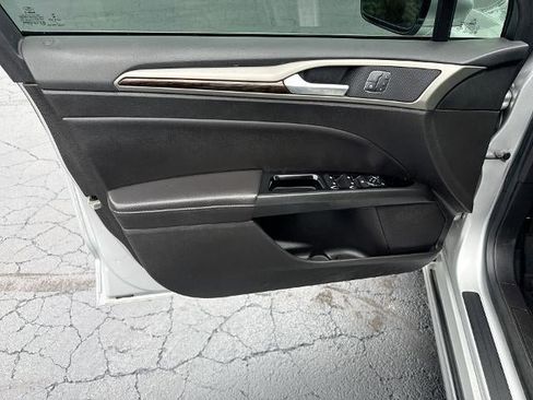 Used 2014 Ford Fusion SE w/ Equipment Group 202A image 22