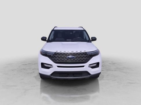Used 2021 Ford Explorer XLT w/ Equipment Group 202A AWD/4WD image 3