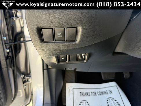 Used 2020 Toyota C-HR XLE FWD image 18