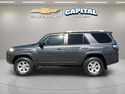 Used 2016 Toyota 4Runner SR5 Premium image 2