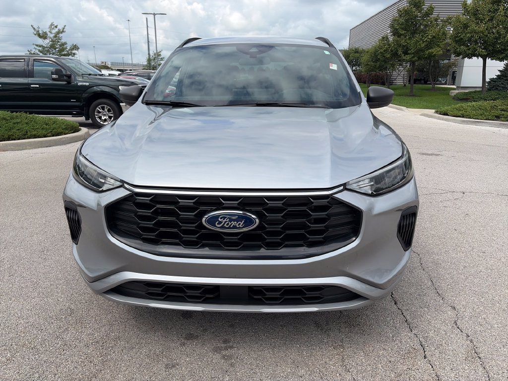 Used 2024 Ford Escape ST-Line w/ Tech Pack #1 AWD/4WD image 2
