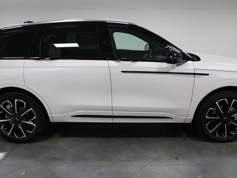 New 2026 Lincoln Nautilus Reserve image 10