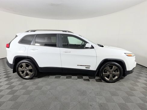 Used 2017 Jeep Cherokee Latitude w/ Comfort & Sound Group image 4