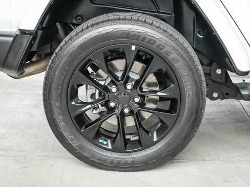 Used 2023 Jeep Wrangler Unlimited Sahara AWD/4WD image 11