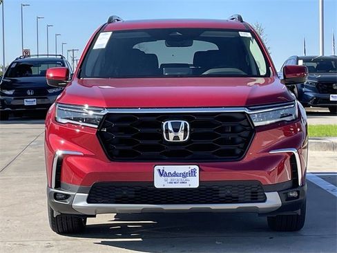 New 2025 Honda Pilot Touring image 7