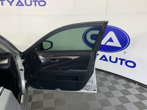 Used 2014 Lexus LS 460 w/ Comfort Package RWD image 38