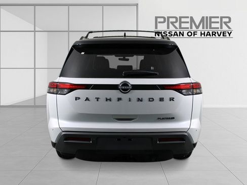 New 2026 Nissan Pathfinder Platinum FWD image 4
