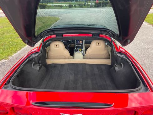 Used 2005 Chevrolet Corvette Coupe w/ Preferred Equipment Group RWD image 37
