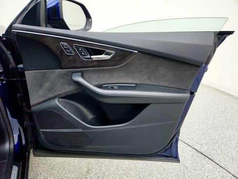 Used 2019 Audi Q8 Prestige w/ Luxury Package image 26