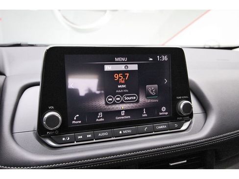 Used 2024 Nissan Rogue SV FWD image 24