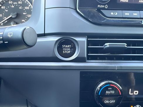 Used 2025 Nissan Pathfinder S FWD image 19
