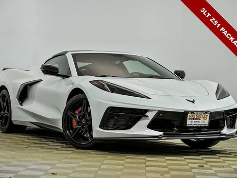 Used 2021 Chevrolet Corvette Stingray w/ Z51 Performance Package image 1