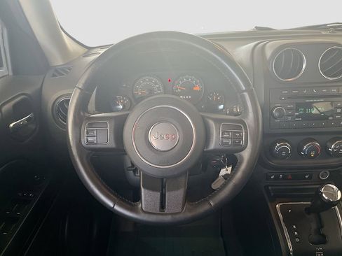 Used 2017 Jeep Patriot Latitude FWD image 10