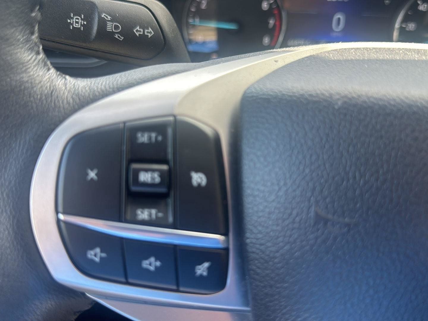 Used 2024 Ford Explorer XLT AWD/4WD image 12