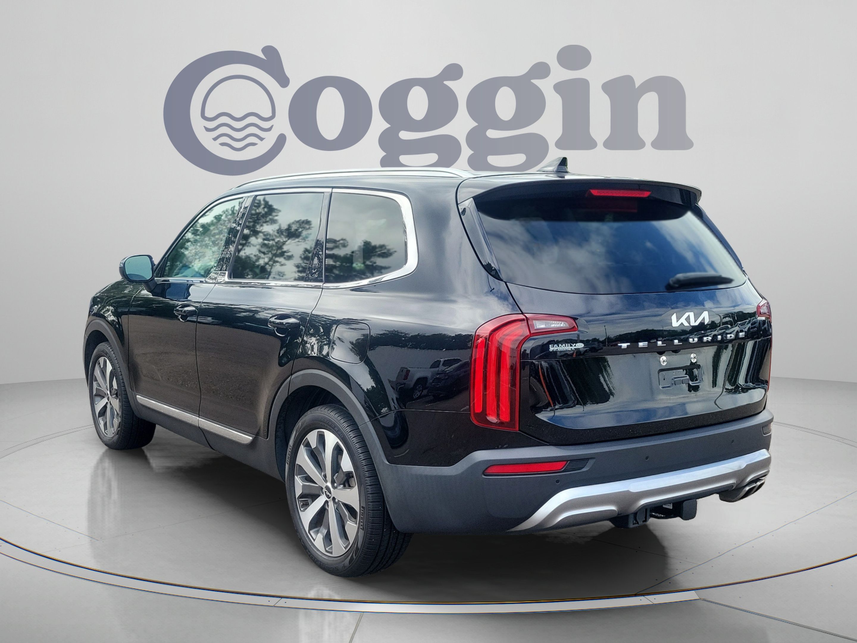 Used 2022 Kia Telluride EX w/ EX Premium Package FWD image 3