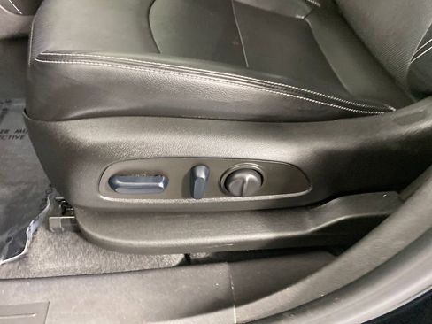 Used 2022 GMC Terrain SLT image 8