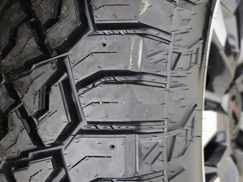 Used 2022 Nissan Titan PRO-4X w/ Pro-4x Convenience Package image 15