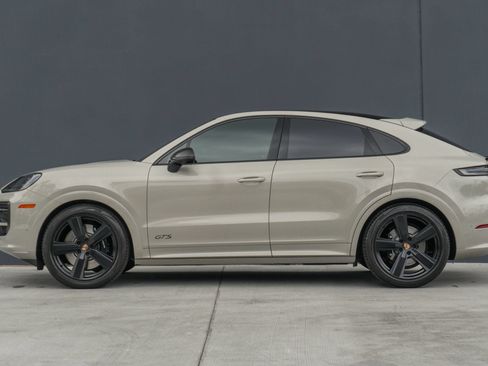 Used 2025 Porsche Cayenne GTS AWD/4WD image 2