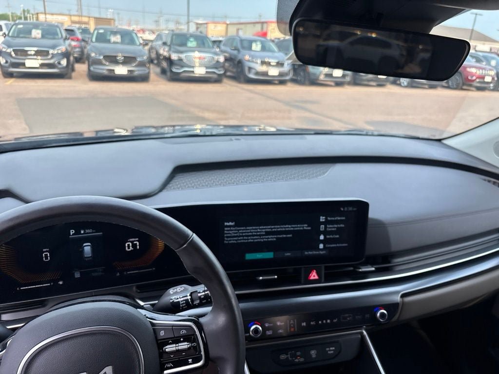 Used 2025 Kia Carnival FWD image 13