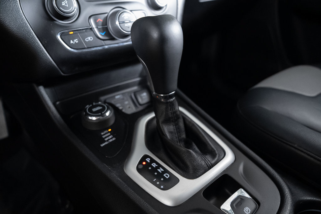 Used 2014 Jeep Cherokee Limited AWD/4WD image 31