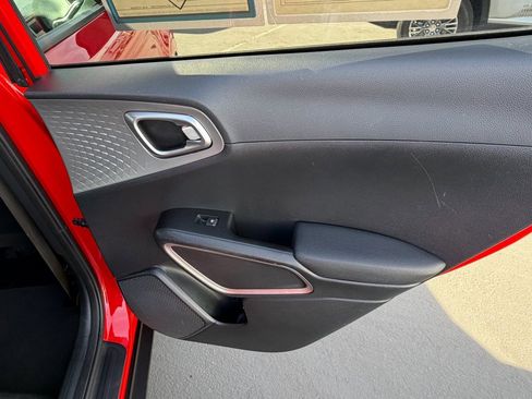 Used 2023 Kia Soul LX w/ LX Technology Package image 22