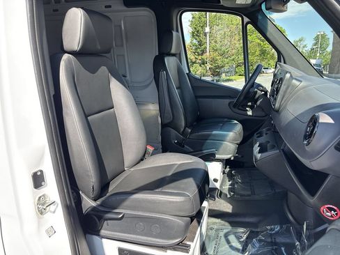 Used 2025 Mercedes-Benz Sprinter 2500 image 14